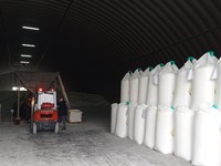 TRANSSHIPMENT OF FERTILISERS IN BULK AND JACKING IN BIG BAGS