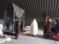 TRANSSHIPMENT OF FERTILISERS IN BULK AND JACKING IN BIG BAGS